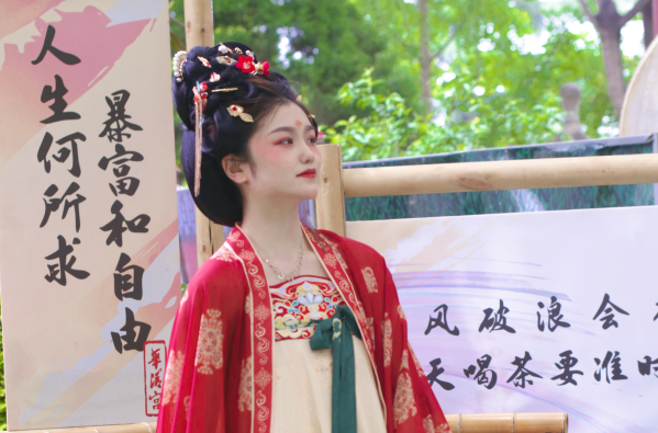 五一假期，“油菜花姑娘”帶您探游西安